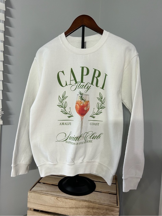 Tops - NWOT White Capri Italy Social Club Graphic Sweatshirt - Casual Women 🇮🇹